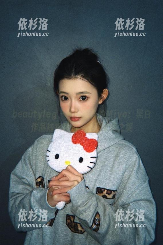 beautyleg-Miya beautyleg - 独特视角的Miya:黑白作品捕捉瞬间,展现永恒之美