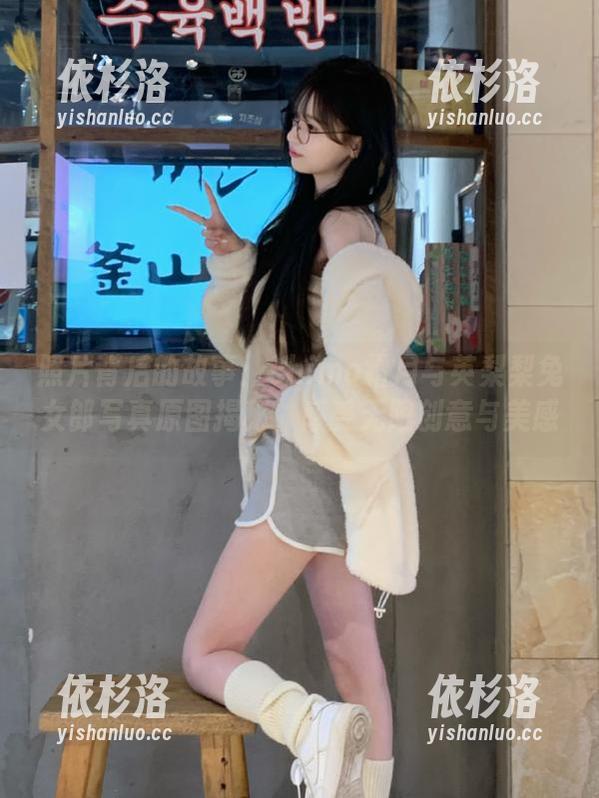 shimo霜月 照片背后的故事:shimo霜月与英梨梨兔女郎写真原图揭秘,感受无限创意与美感