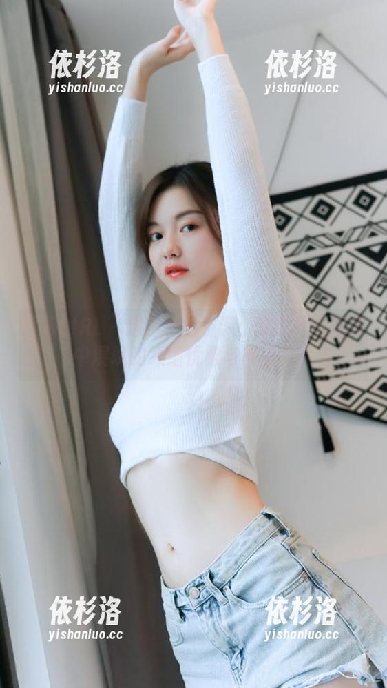 丝慕GIRL-文欣 丝慕GIRL - 超清私拍资源:文欣黑丝写真中展现的纤细优雅与神秘气息