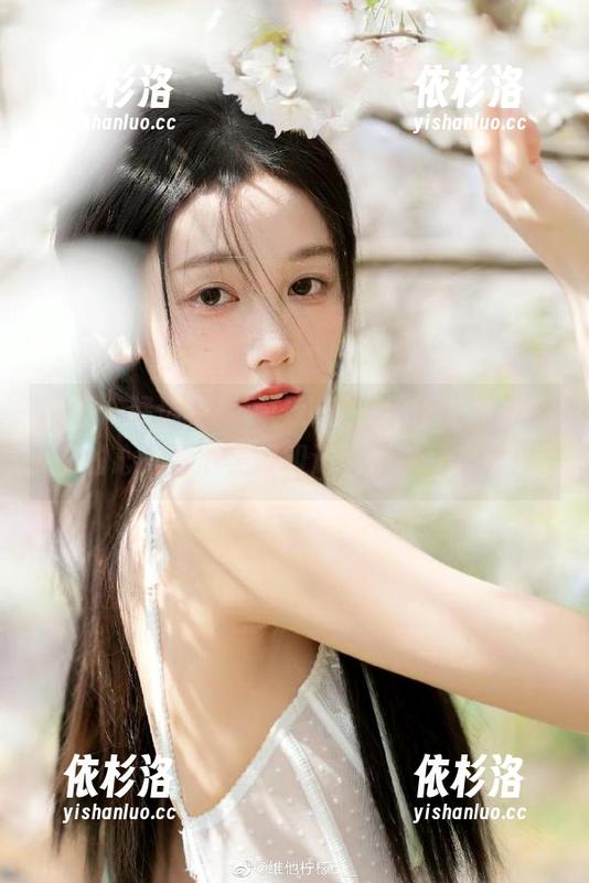 丽柜-小智贤 丽柜 - 精选写真,让小智贤的玉脂香吻在你的心底留下美好印记,快来欣赏吧!