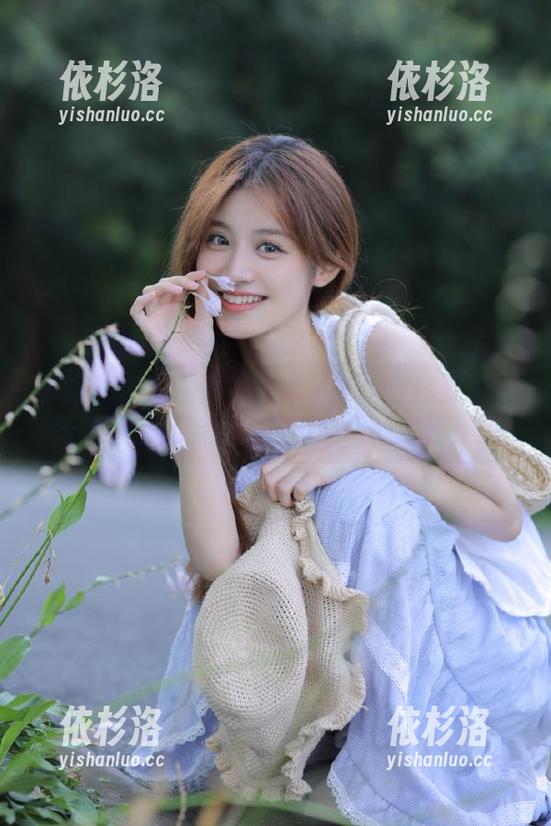 丽柜 - 左左高清礼服作品集：让你在每一张照片中都能找到属于自己的风格灵感