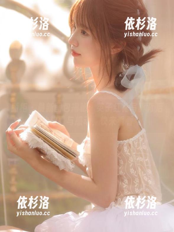 丽柜-英子 丽柜 - 最新图包揭秘:英子红裙写真背后的故事与感动,快来看看