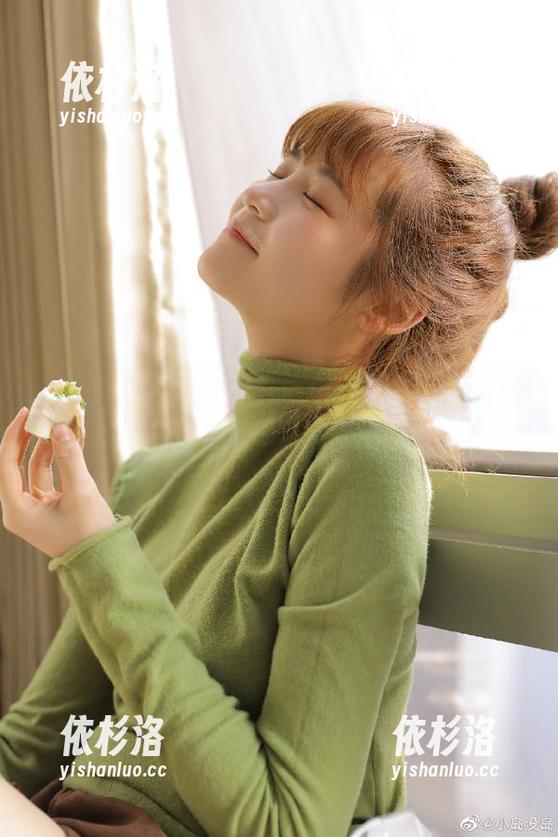 丽柜-蕊蕊 丽柜 - 少女蕊蕊写真套图分享,来看看她如何玩转镜头与情感!
