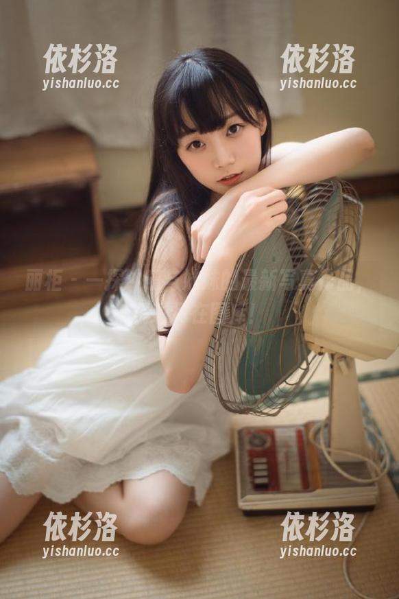 丽柜-钟晴 丽柜 - 一探钟晴与妹妹的最新写真作品,精彩尽在图库!