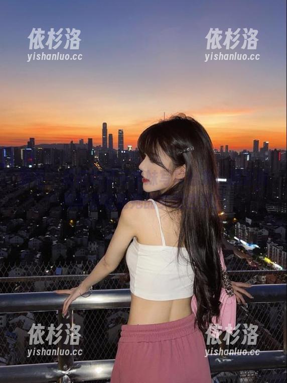 丽柜-黄芬 丽柜 - 超萌的黄芬学妹写真合集,精彩图片带你走进她的梦幻世界!