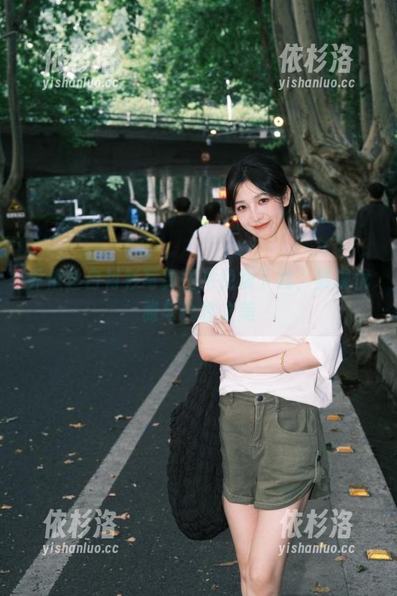 乔依丝joys 乔依丝白衬衫写真图片免费下载,展现优雅与个性之美