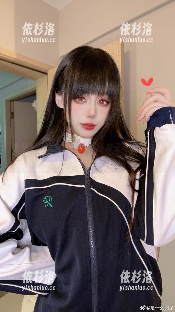 免费下载九言创作的八重神子写真，与你分享视觉盛宴