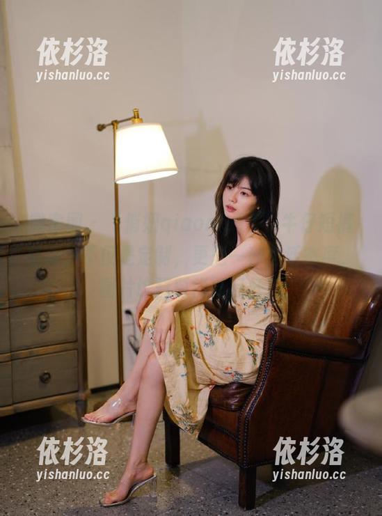 俏妞qiaoniuTT 微密圈 - “俏妞qiaoniuTT”牛仔短裤写真,不仅是定制,更是一种生活态度,图片诠释时尚新标杆!