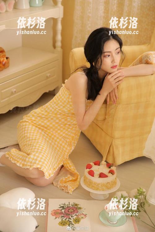 克拉女神 - 在线查看颖儿连衣裙系列写真，高清展示她的甜美与活力！