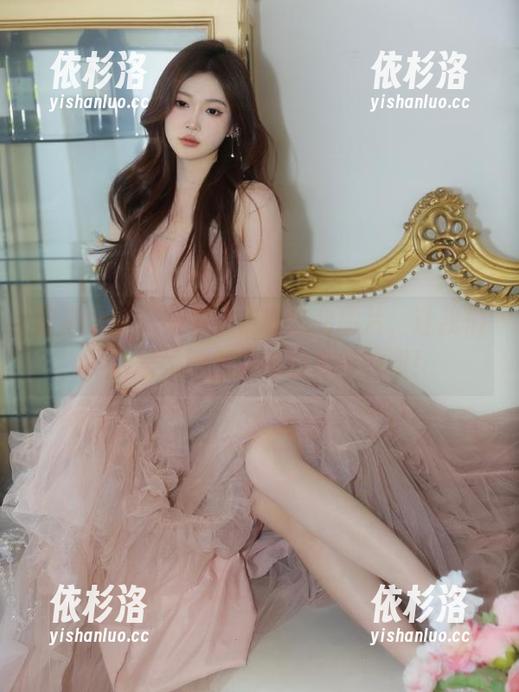 初夏女神-点点 初夏女神 - 观看点点的泳装图片,让我们一起被她的魅力与时尚惊艳到!