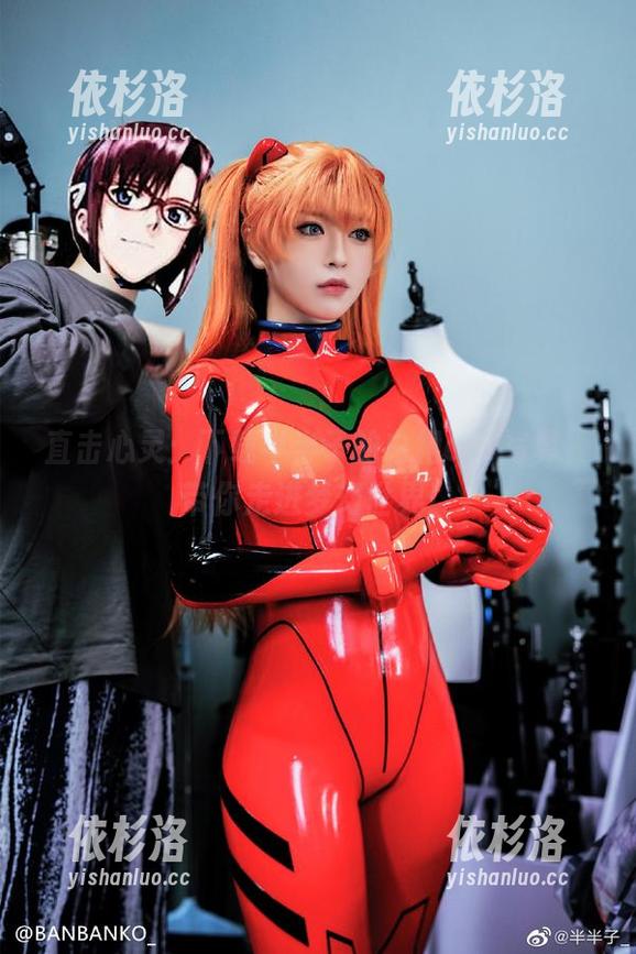 半半子 直击心灵:下载半半子的白裙cos写真,带你走进梦幻世界!
