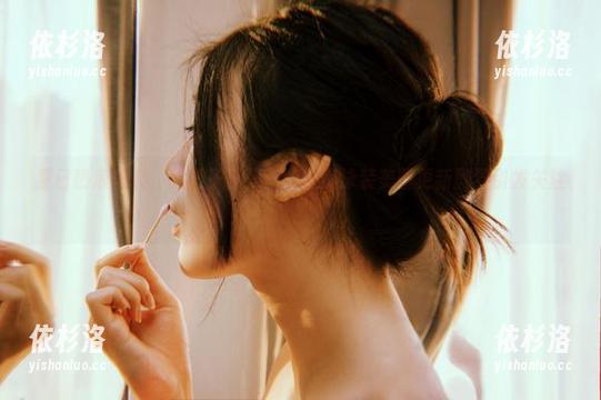 大梨子不是御姐 夏日热浪来袭,大梨子不是御姐黑贞泳装美图更新剧烈引发关注!