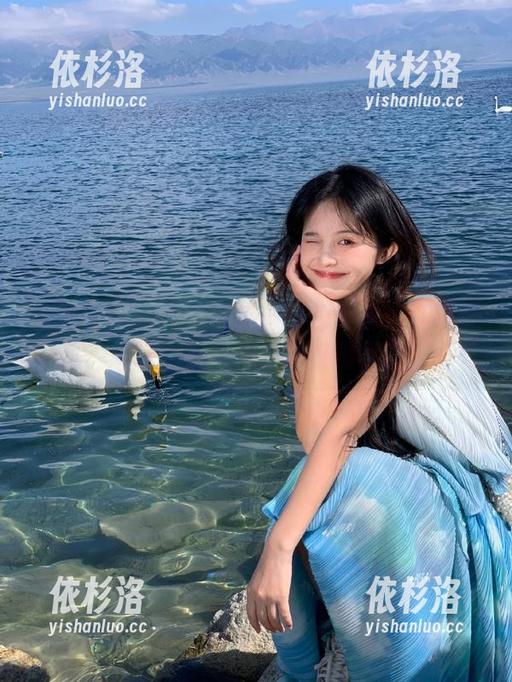 头条女神-大悦悦 头条女神 - 大悦悦校服图包分享:打破传统,展现个性与魅力的校园写真作品