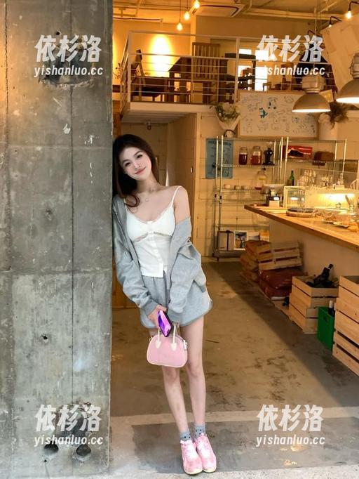 头条女神 - 月音瞳皮衣写真在线发布，原图尽显她的风格与魅力