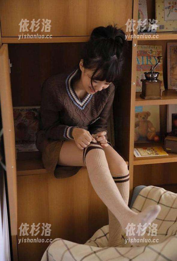 头条女神 - 不要错过！艾小青黑色作品免费分享，让你瞬间提升审美层次！