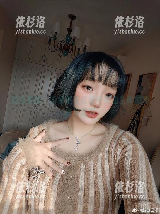 奶桃桃 精选美图:奶桃桃在红裙中舞动生命的绚丽与激情