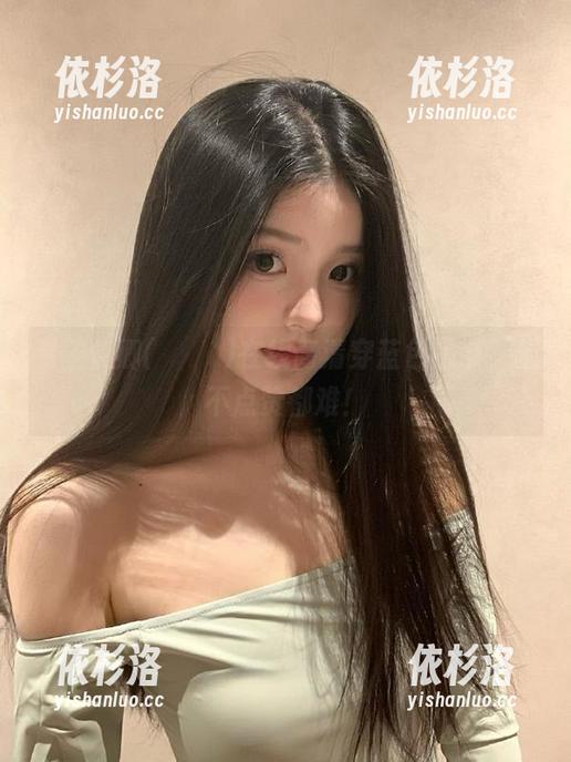 看姜仁卿(강인경)在线高清穿蓝色吊带，想不点赞都难！