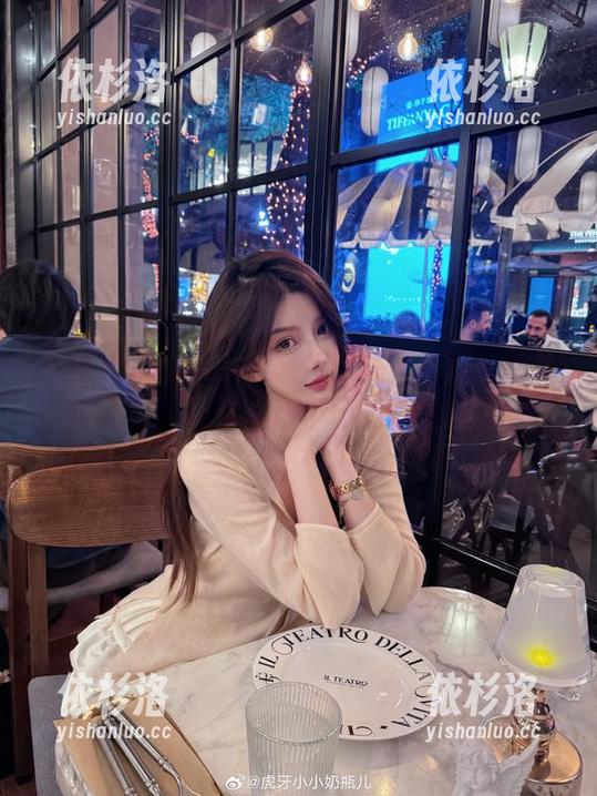 小小奶瓶儿 不看后悔!小小奶瓶儿珍珠人鱼加长版最新图包,让你心动不已的视觉盛宴!