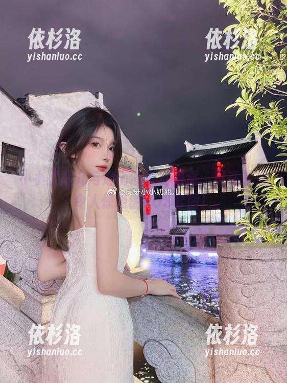 小小奶瓶儿 小小奶瓶儿与迦南的奇幻邂逅,尽在这组令人惊艳的COS套图!
