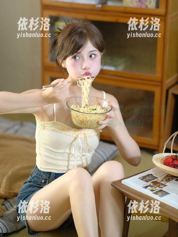 小玉吃果冻 微密圈 - 高清写真:小玉吃果冻与豹纹尾巴的奇妙邂逅,尽显青春魅力!