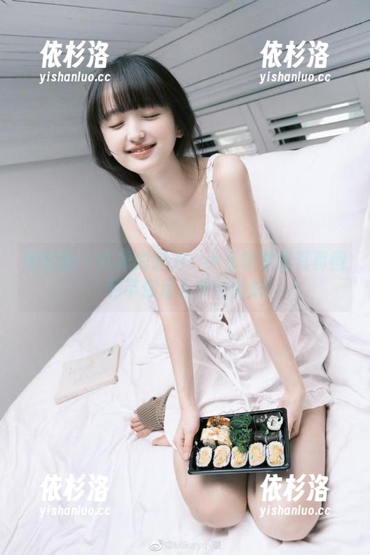 小玉吃果冻 微密圈 - 红裙的魅力:小玉吃果冻写真图包带你走入梦幻时刻