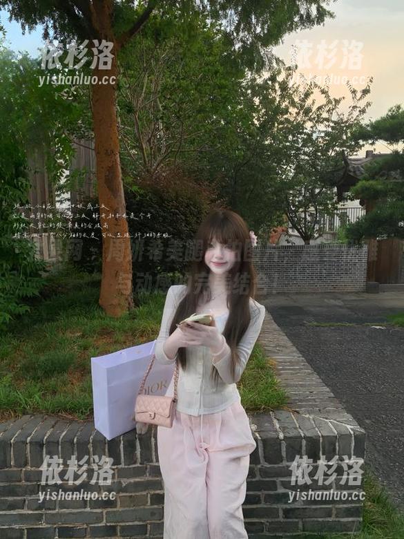 尤果网 - 周妍希美腿私拍图片，感受优雅与动感的完美结合！
