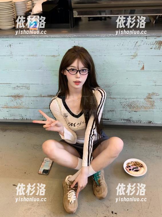 尤果网-张栩菲 尤果网 - 发现美丽,下载张栩菲的户外写真全集,感受自然的无限魅力!