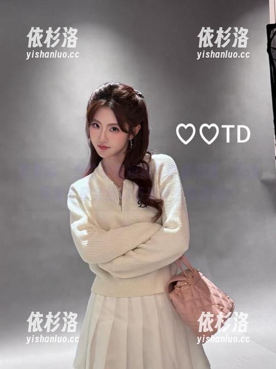 尤果网-方子萱 尤果网 - 当方子萱短裙与青春相遇,这场写真分享会给你带来什么惊喜呢?