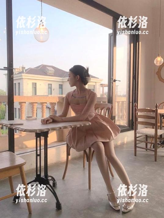 尤物馆-Cris_卓娅祺 尤物馆 - Cris_卓娅祺美脚作品专辑,精彩的图片让你一秒爱上时尚与魅力的结合!