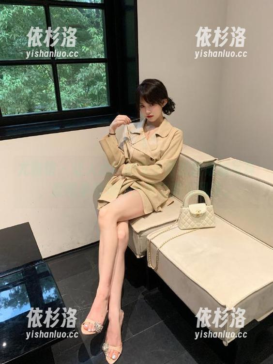 尤物馆-艾小青 尤物馆 - 让人心醉的艾小青最新姐姐写真,原图呈现她的自然之美与风采。