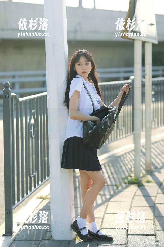尤蜜荟-林幼一 尤蜜荟 - 林幼一倾情奉上水手服美图图集,青春与海浪的完美交融