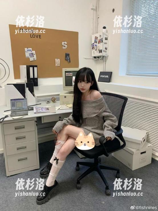 尤蜜荟-玥儿玥er 尤蜜荟 - 玥儿玥er学妹的写真摄影,原图与套图呈现无尽的青春活力
