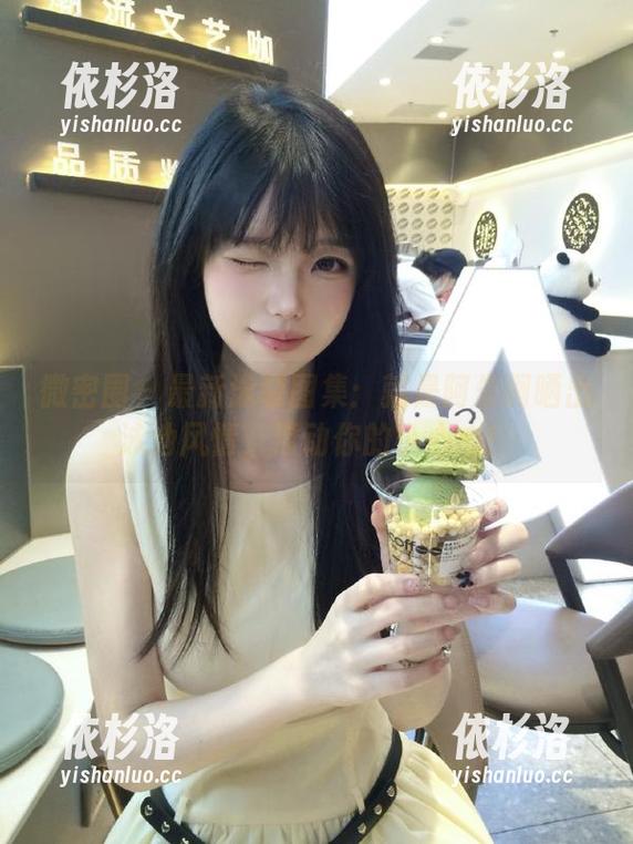 就是阿朱啊 微密圈 - 最新泳装图集:就是阿朱啊晒出泳池风情,撩动你的小心心!