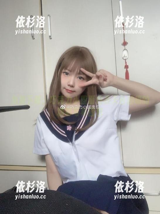 巧克力小圆面包 免费下载:巧克力小圆面包在天台拍摄的精彩写真图包