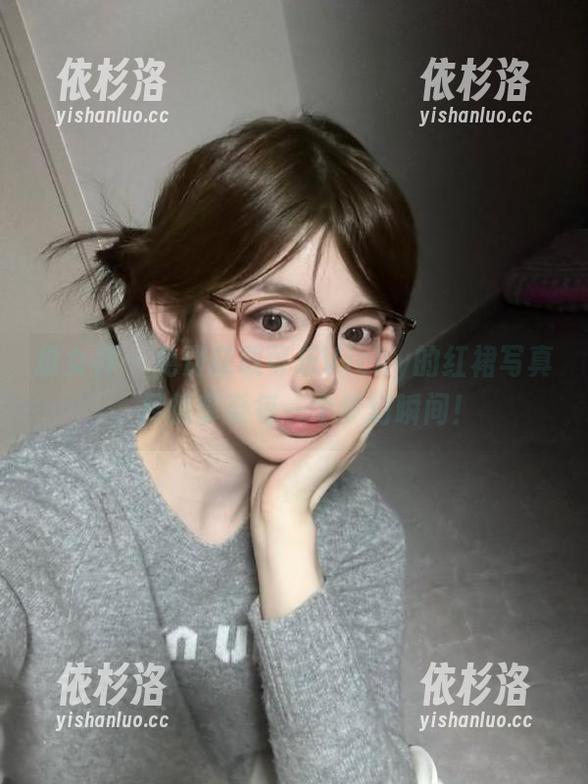 推女神-可乐Vicky 推女神 - 免费获取可乐Vicky的红裙写真,尽情享受每一个梦幻瞬间!