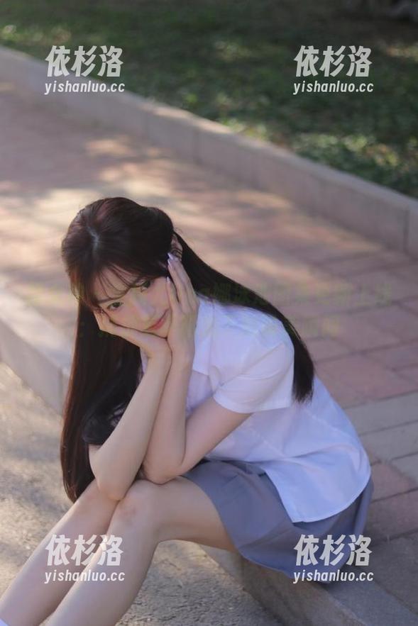 推女神-尤Una娜 推女神 - 全新尤Una娜泳池图集更新上线:捕捉夏季阳光下的唯美瞬间