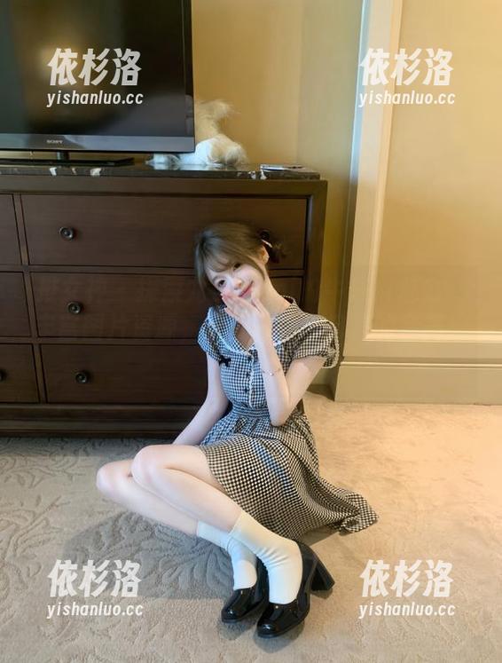 推女神-尤美Yumi 推女神 - 探索尤美Yumi的牛仔裤魅力:丰富图片资源,展现个性与自信的完美结合