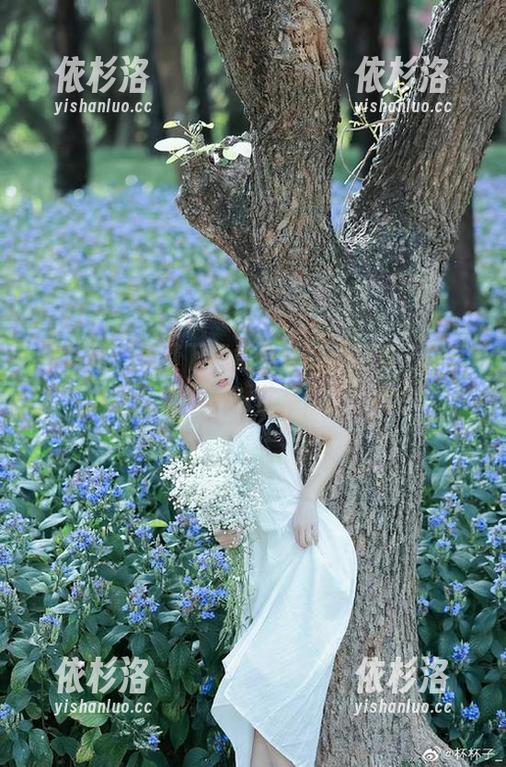 推女神 - 免费下载黄梦羡制服写真，尽享多款风格，一键保存你的喜欢！