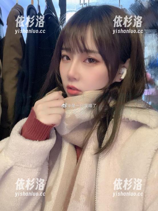是一只废喵了 “是一只废喵了”揭秘圣诞连衣裙背后的故事,超美图集更新绝对不能错过!