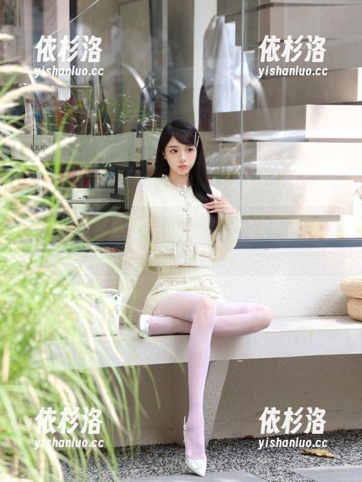 杨衣yangyi 探索黑白之美:杨衣yangyi写真图册记录时光的永恒瞬间
