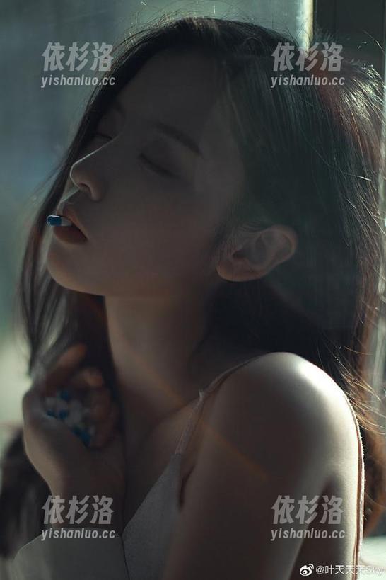 微密圈 - 明星博主林子喵Lynne献上绝美厨娘写真，带你领略独特壁纸艺术的迷人魅力