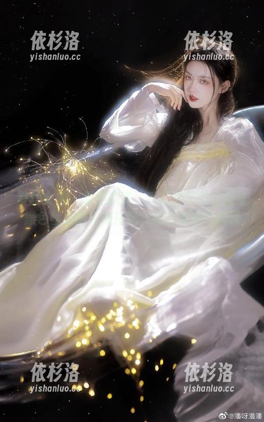 梦丝女神 - 原图欣赏：乔儿独特舞蹈服与黑色丝袜的完美搭配，尽在观看中展现