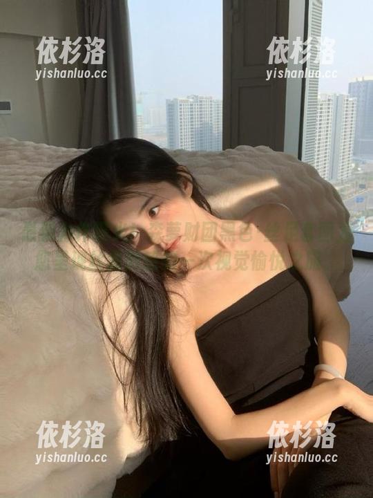 森萝财团 最新力作曝光!森萝财团黑色·丝足套图为您呈现丝滑触感的一次视觉愉悦之旅。