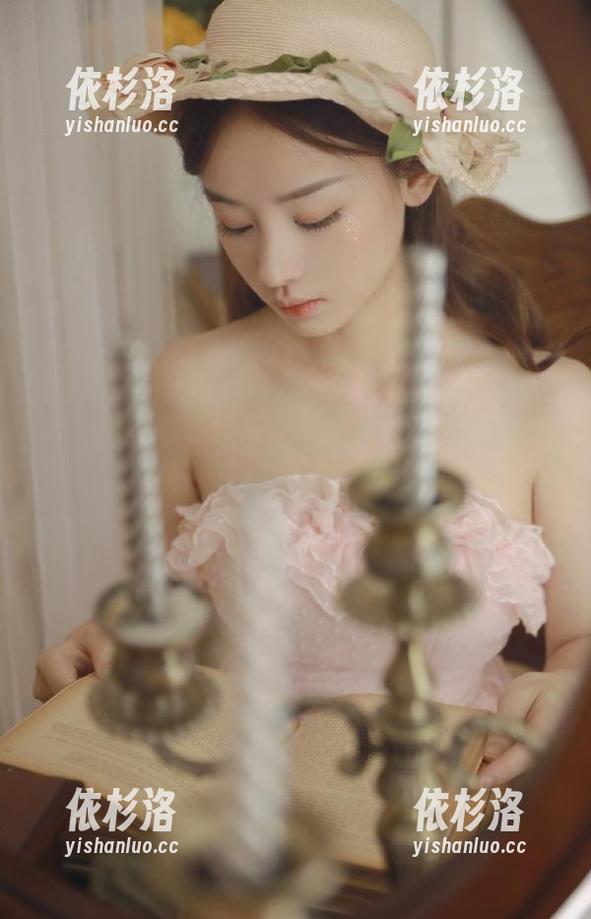 森萝财团最新忧郁白丝套图，精选绝美瞬间让你心动不已