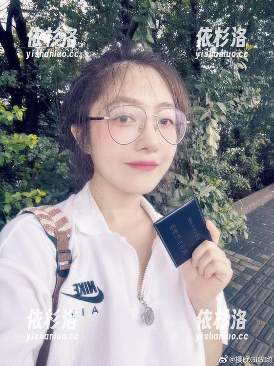 樱晚gigi 樱晚gigi黑丝写真全集,展现性感与优雅并存的绝美瞬间