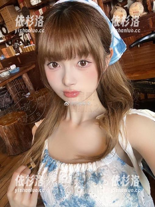 河豚抚子 河豚抚子的最新美图呈现:红衣小女仆令人惊叹的细腻之美