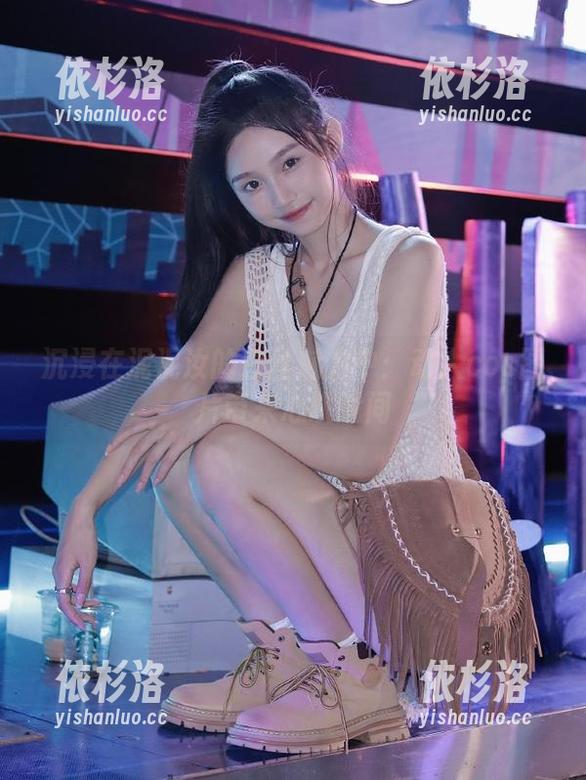 泥泥汝 沉浸在泥泥汝的白丝魅力中:动人cos图片带来心跳瞬间