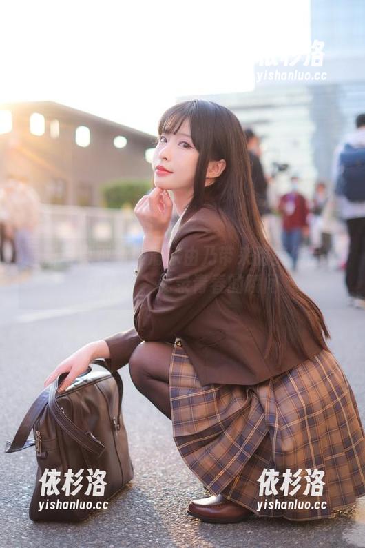 清水由乃 最新写真更新!清水由乃带来甜美作品《甜心》,记录青春的瞬间