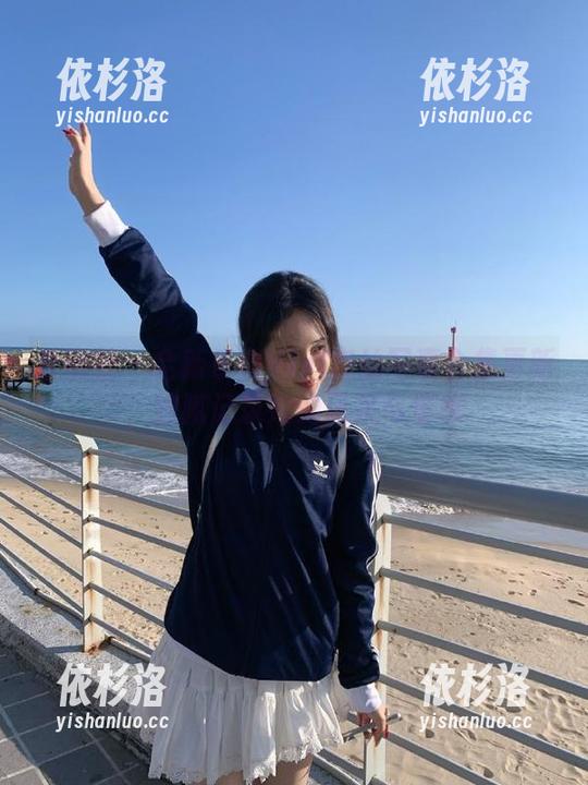 爱蜜社-乐薇Vivi 爱蜜社 - 全新乐薇Vivi肉丝写真合集更新,细腻记录她的风采与情感