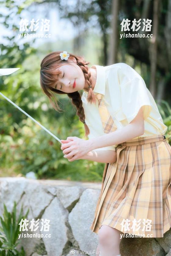 爱蜜社-萌白酱 爱蜜社 - 免费资源平台为你奉上萌白酱豹纹写真,迈入一个全新的时尚维度!